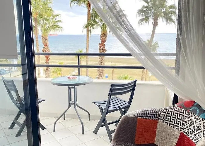 克拉萨斯海滩公寓 * 拉纳卡