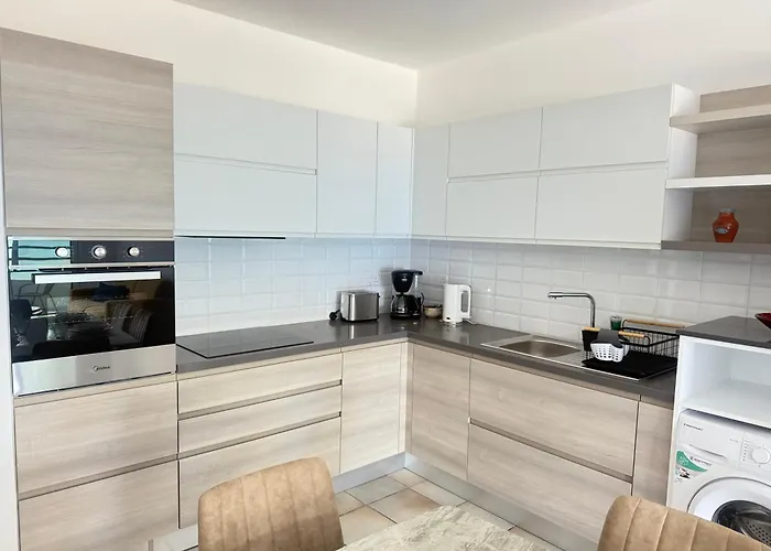 克拉萨斯海滩公寓 *