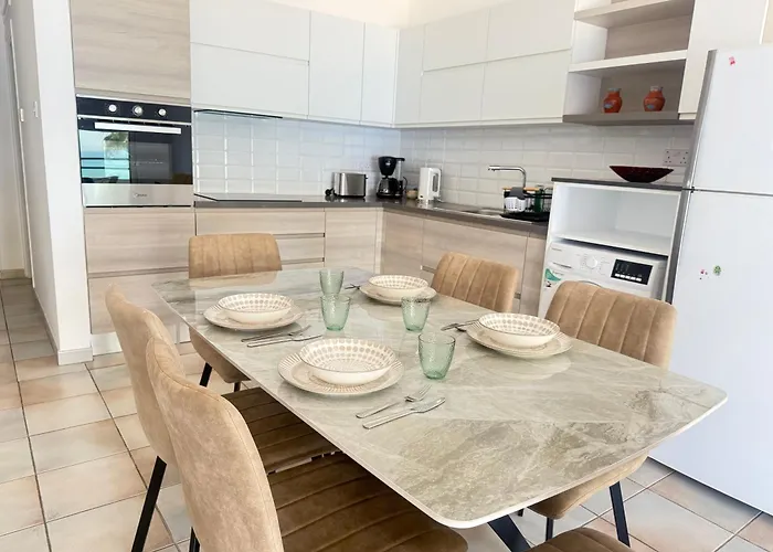 克拉萨斯海滩公寓 * 拉纳卡